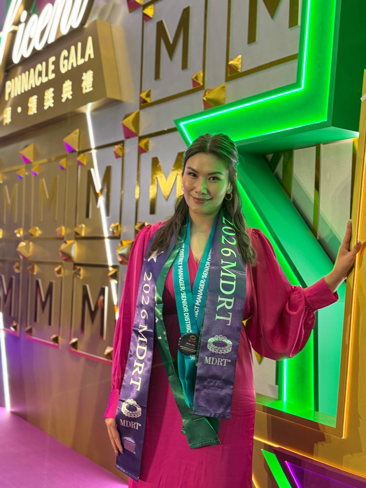 Stella 喺 Manulife Pinnacle Gala 領取 2026 MDRT 榮譽